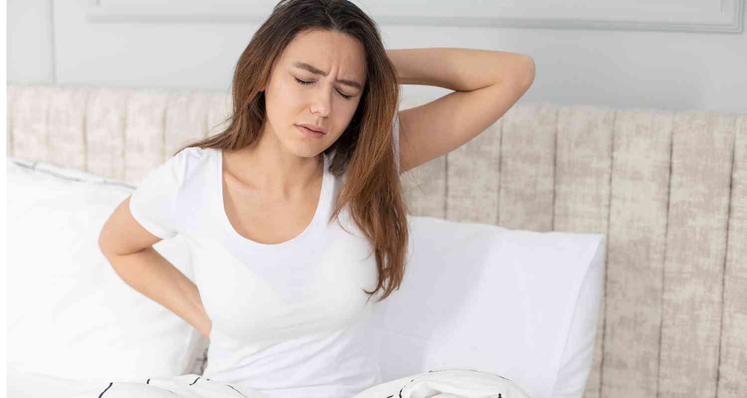 Comment soulager un mal de dos au réveil : Solutions efficaces