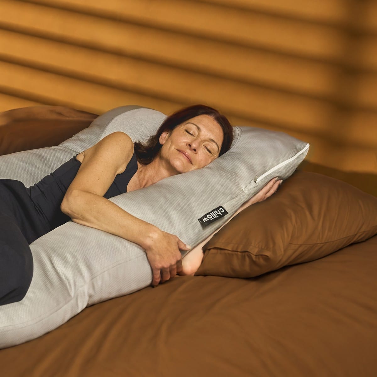 Chillow ONE, nuit : femme endormie sur le panneau tête